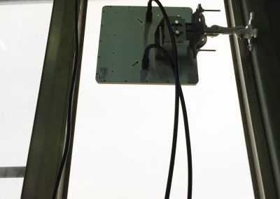 B002